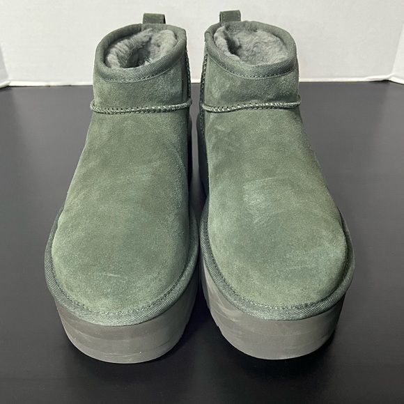 Women’s UGG classic ultra mini platform boot - Picture 2 of 6